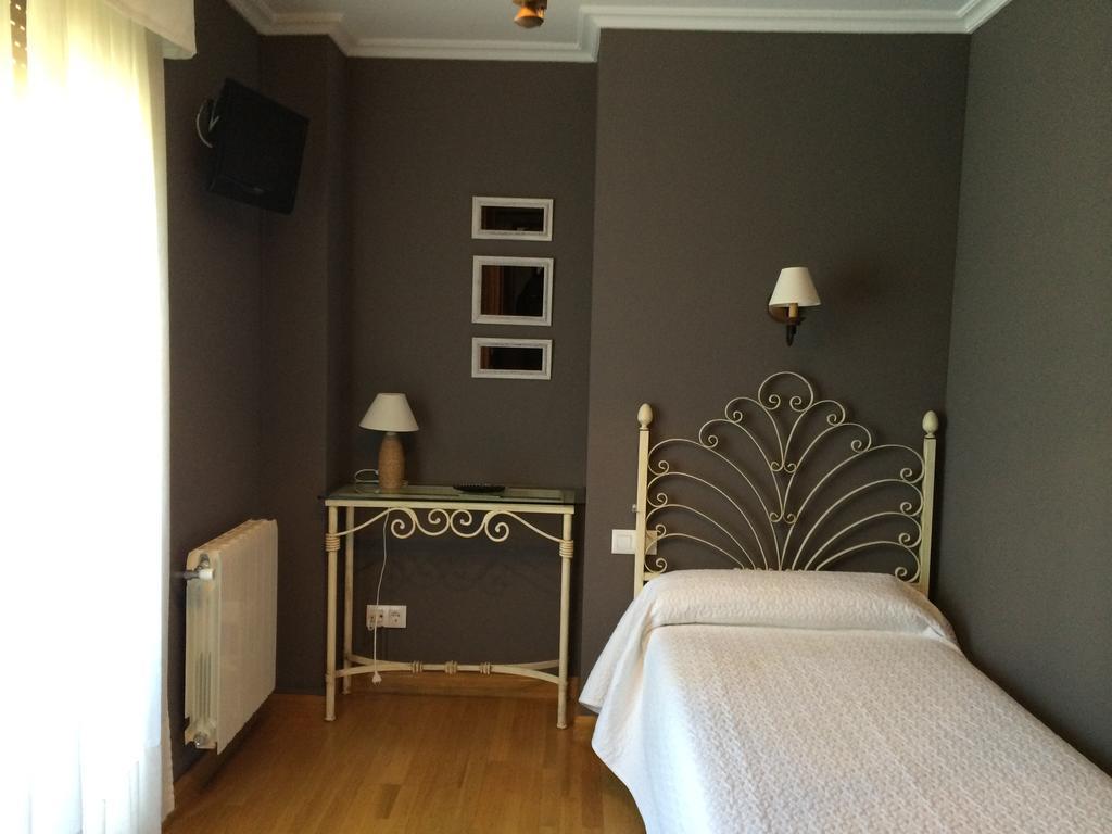 El Porton De La Huebra Otel Vecinos Oda fotoğraf